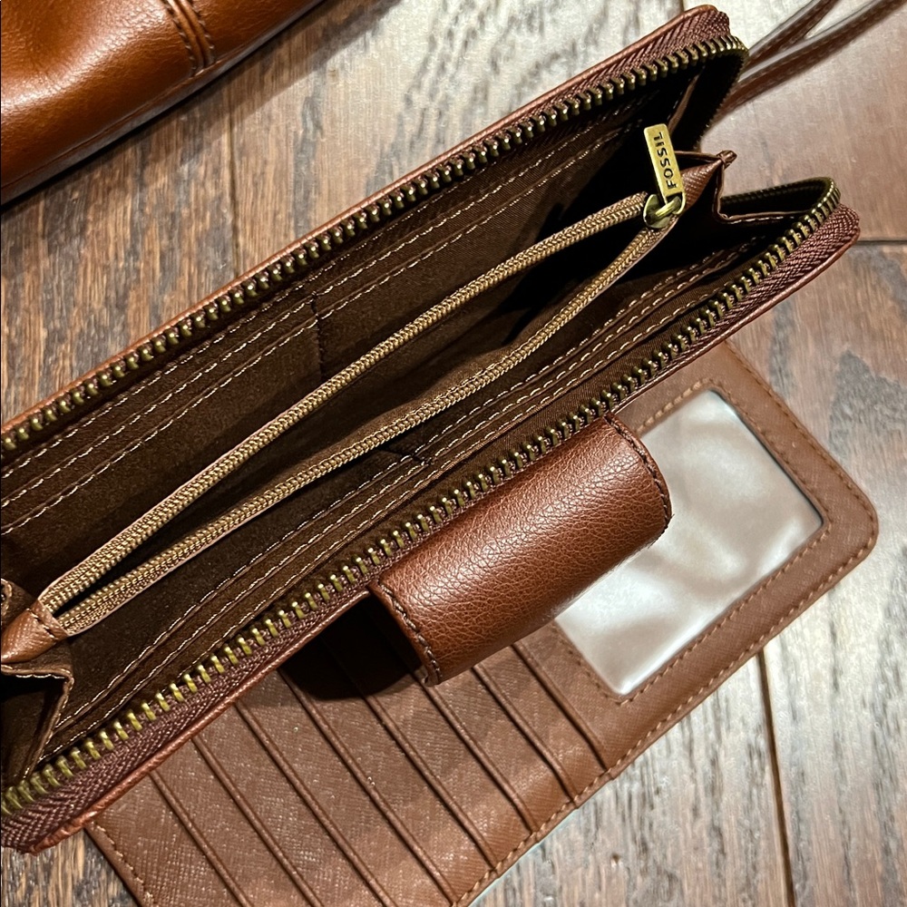 Fossil Crossbody Purse with Wallet - Picture 7 of 12